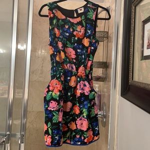 Colorful floral dress with pockets!
